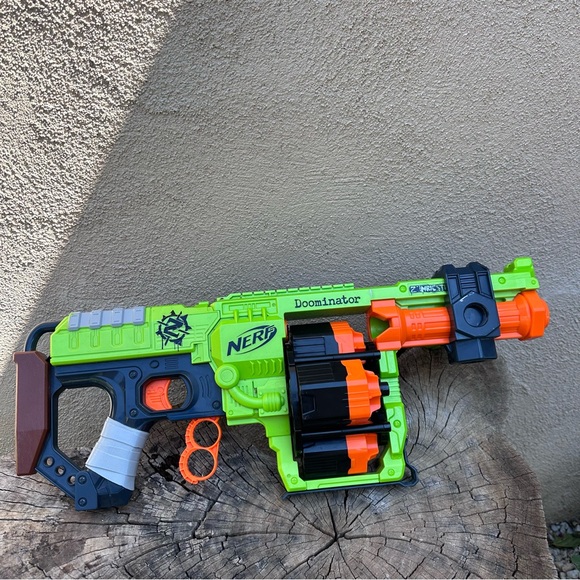 Nerf Zombie Strike Doominator 24 Dart Gun - Picture 2 of 9